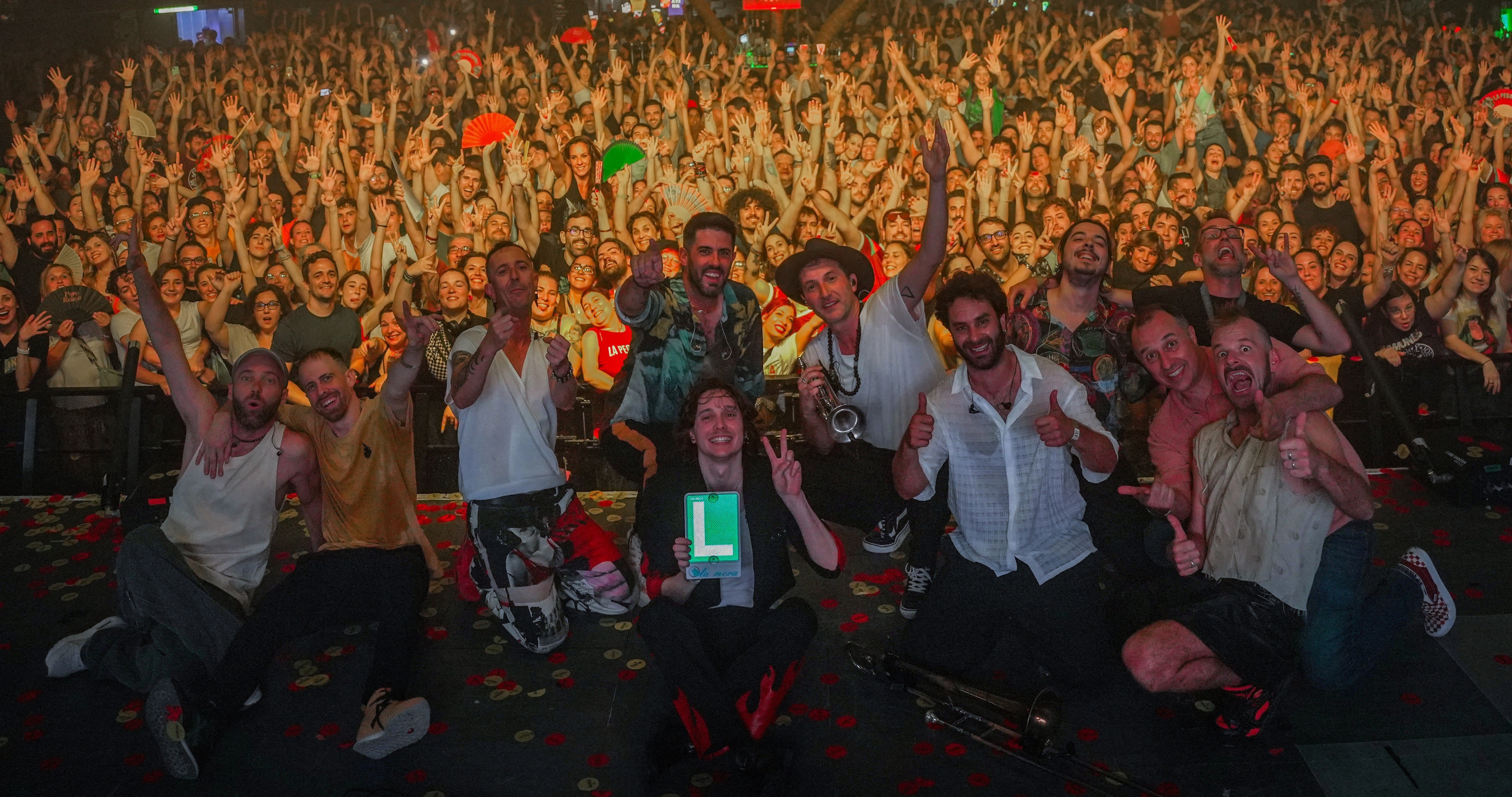 La Pegatina llena La Riviera de Madrid en la gira de presentación de su undécimo álbum 'Fuegos del Barrio'